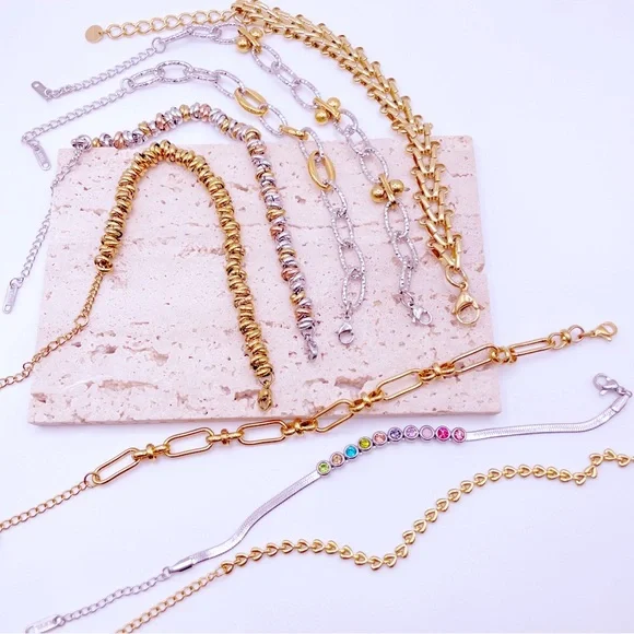 FRESH FAVES & MUST HAVES ✨✨✨ - Picture 2 of 5